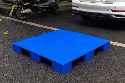 倉儲(chǔ)堆垛叉車周轉(zhuǎn)用塑膠棧板 1212平面九腳塑料托盤 可加鋼管